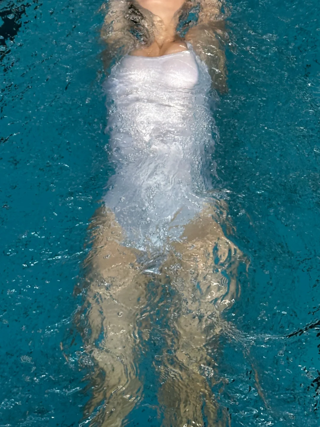 游泳ootd｜珠光银真的很高级🩶🤍