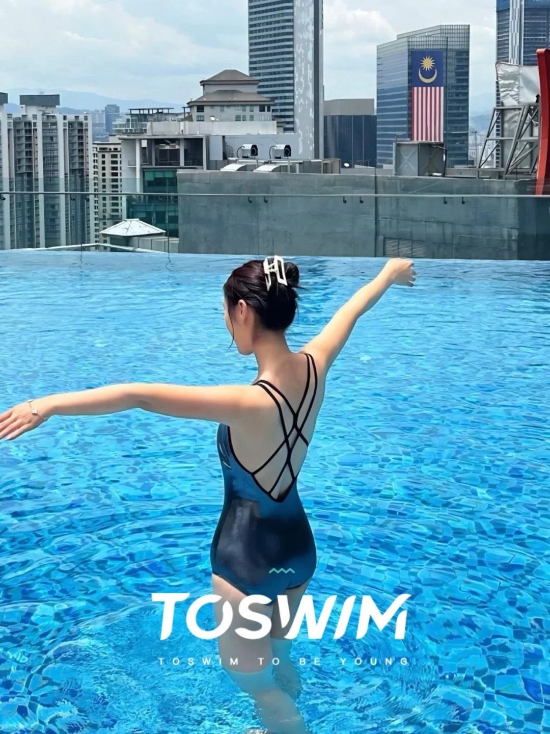 邪修泳衣，穿出灯泡肌~