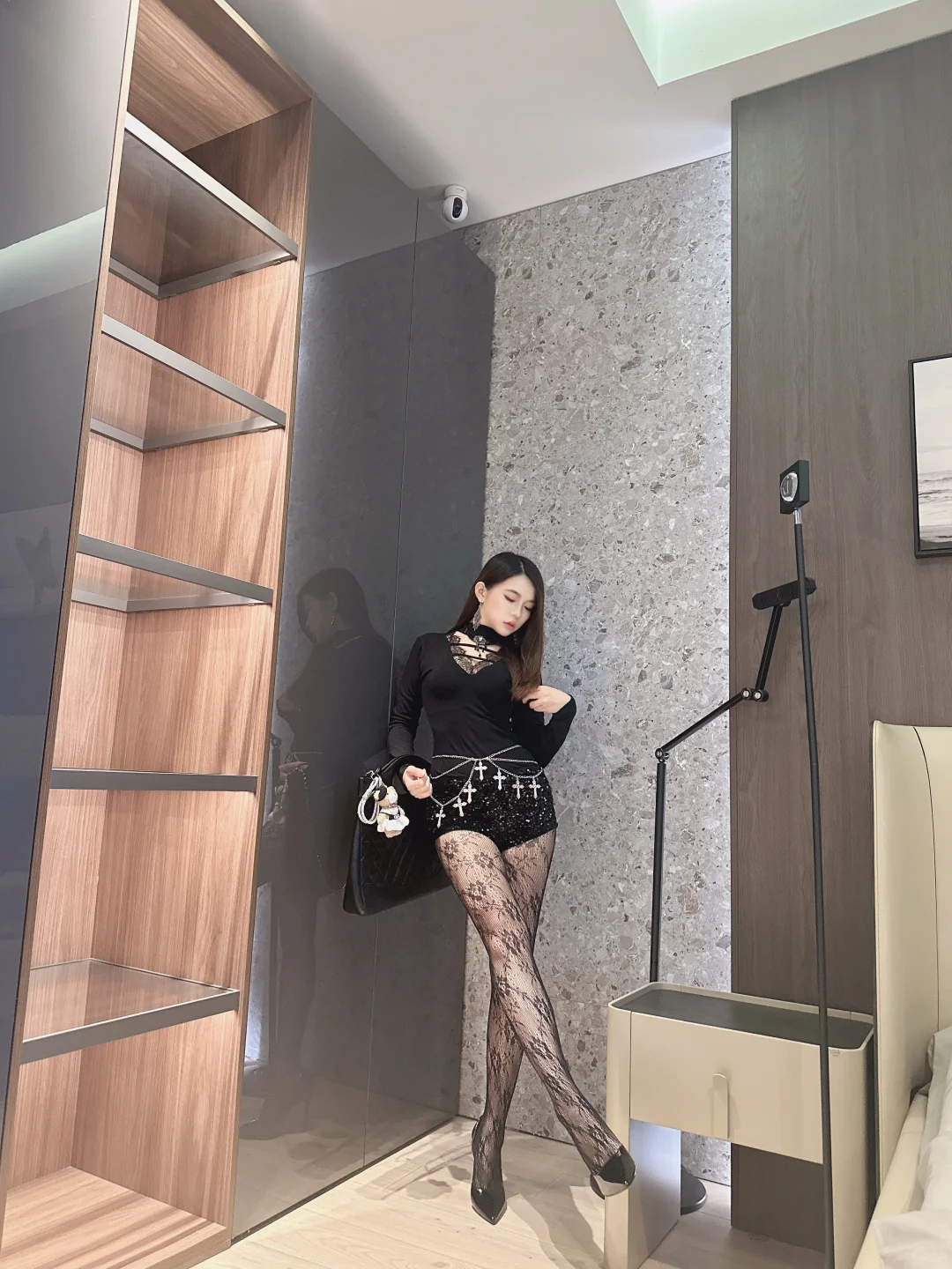 姐感：这次是红底高跟👠