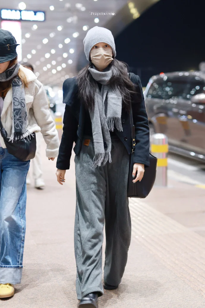 张婧仪｜🫧松弛感满满的机场✈️look～