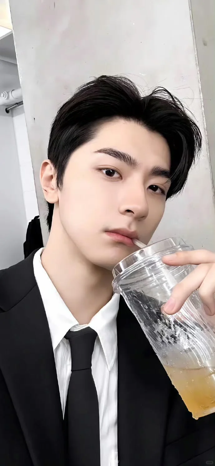 林一锁屏壁纸｜明星壁纸｜帅哥壁纸｜全屏壁纸