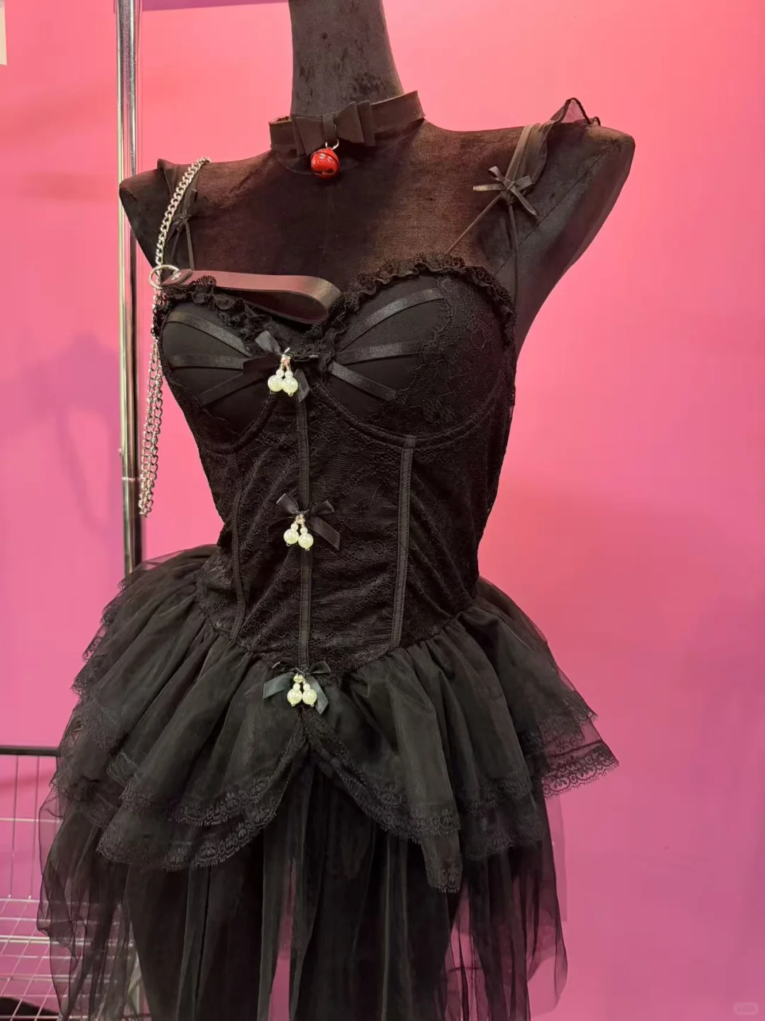 衣柜里的一点黑！