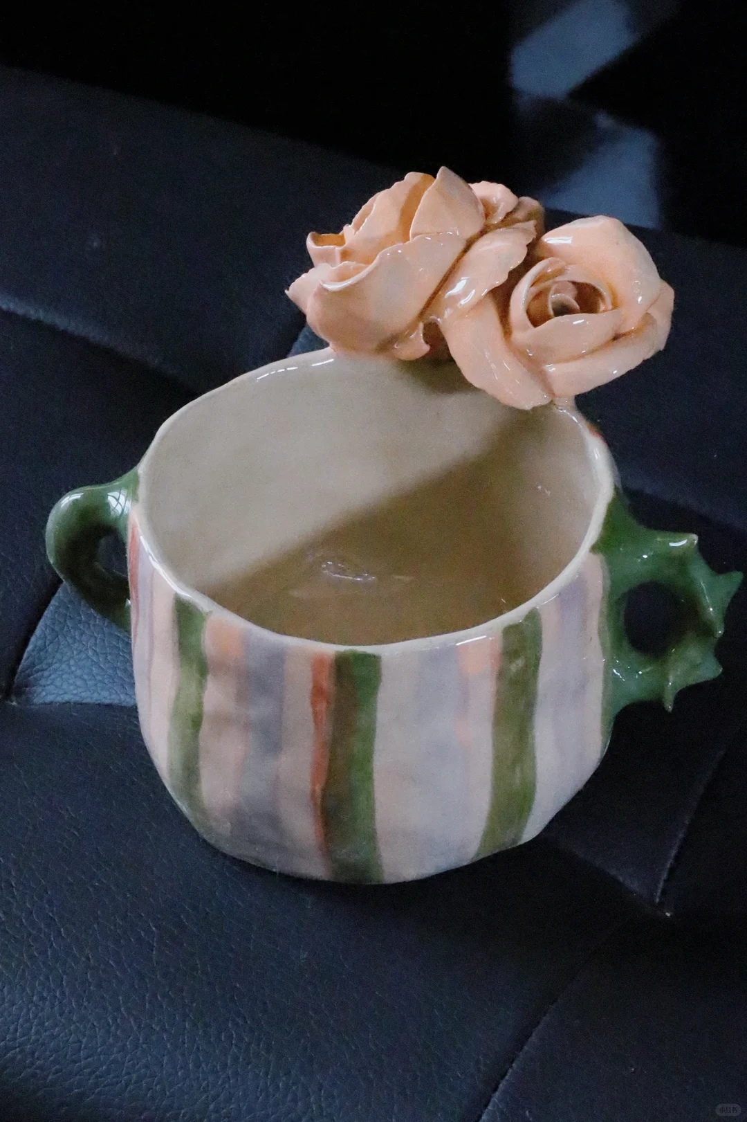 粉橘色的玫瑰看起来实在是娇艳香甜