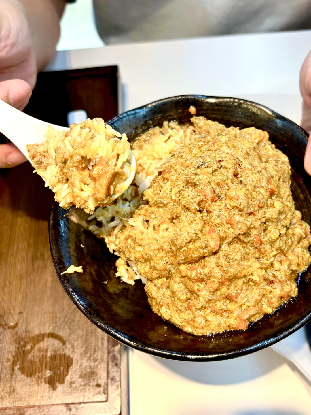 澳门现拆蟹黄盛宴 人均百元实现蟹香自由