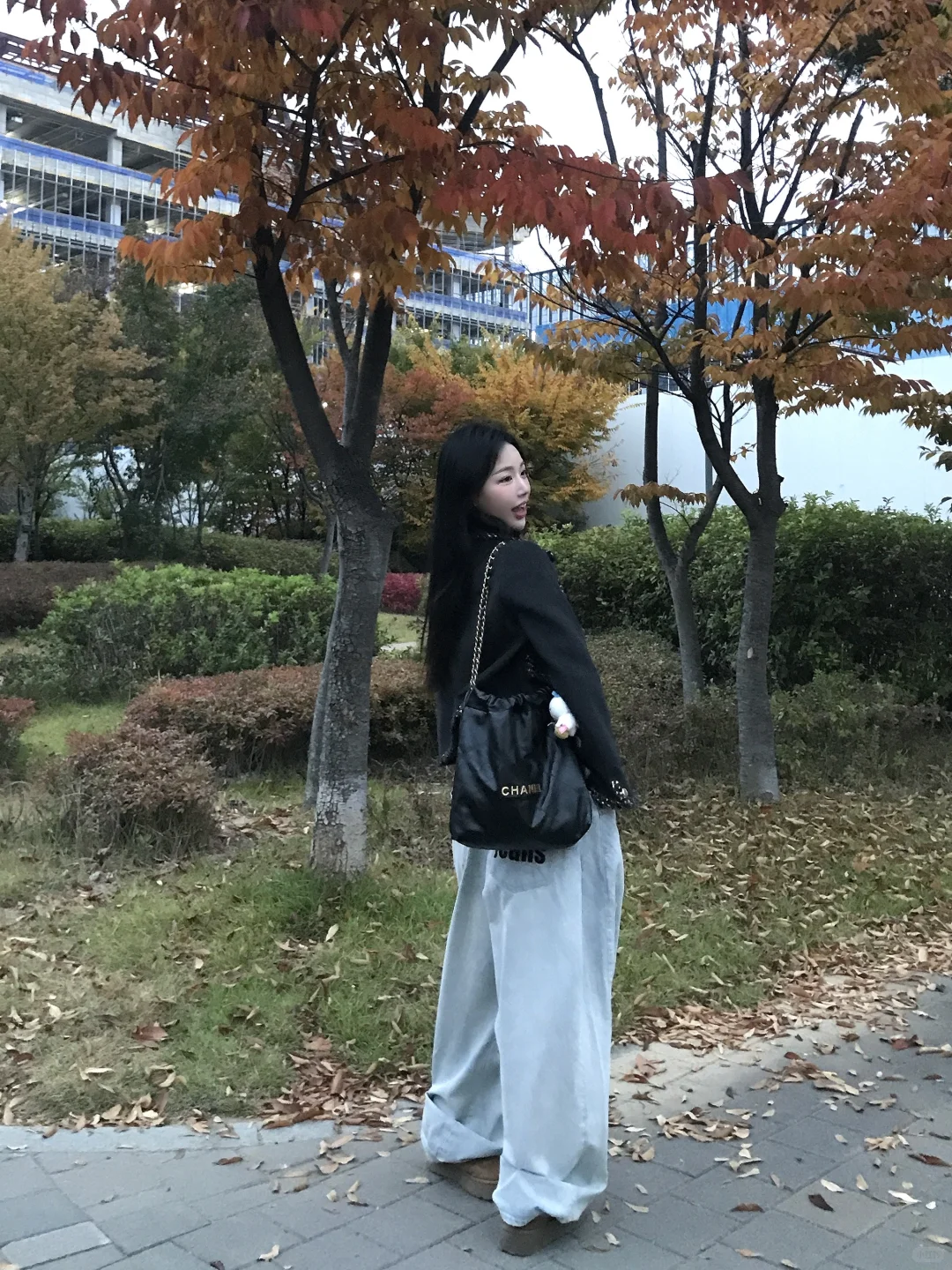 韩女街头风穿搭｜这条牛仔裤太显腿长了🤯