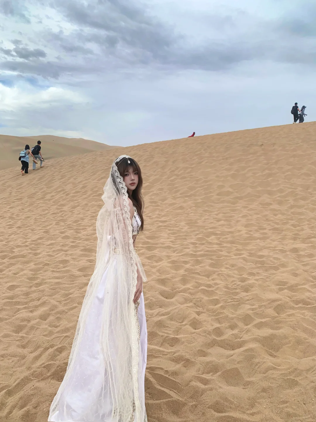 看一眼月牙泉 就回头