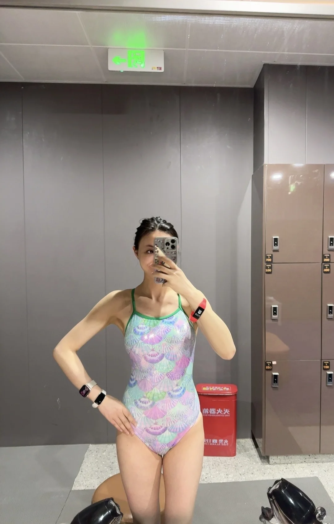 见人不如游泳去