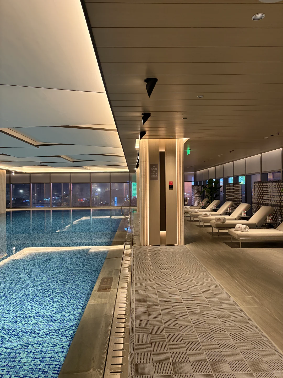 学游泳就应该冬天！！包场真的太快乐了