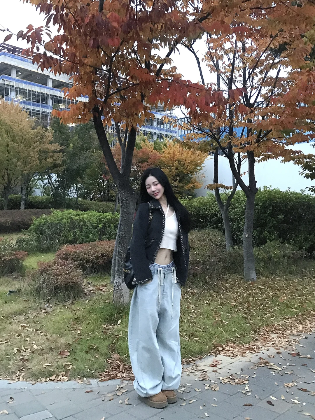 韩女街头风穿搭｜这条牛仔裤太显腿长了🤯