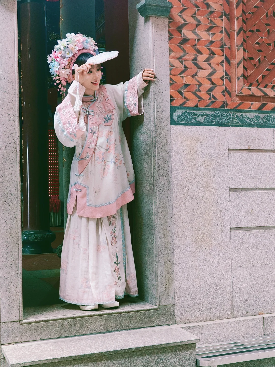 来蟳埔村当然要拍簪花啦