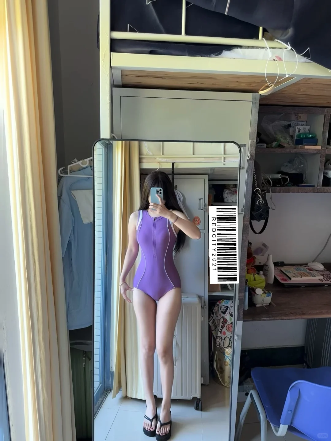 左滑 看女大学生游泳课上穿什么泳衣