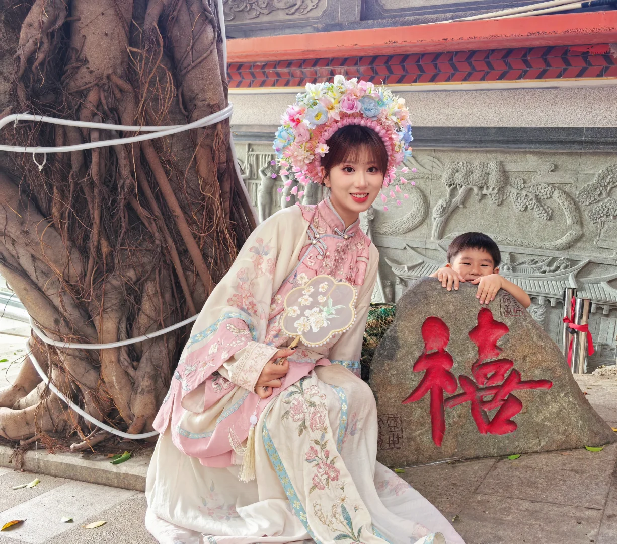 来蟳埔村当然要拍簪花啦