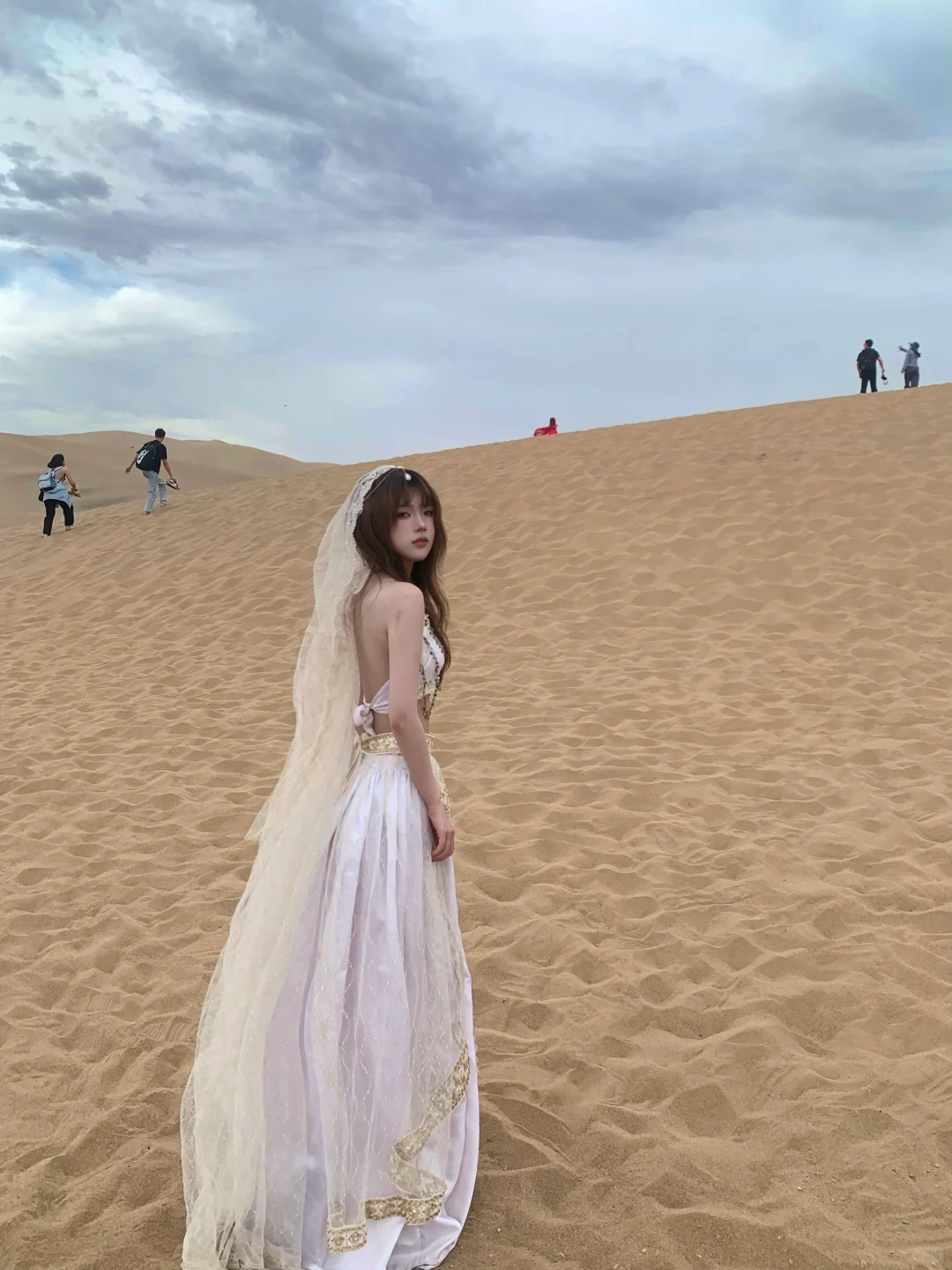 看一眼月牙泉 就回头