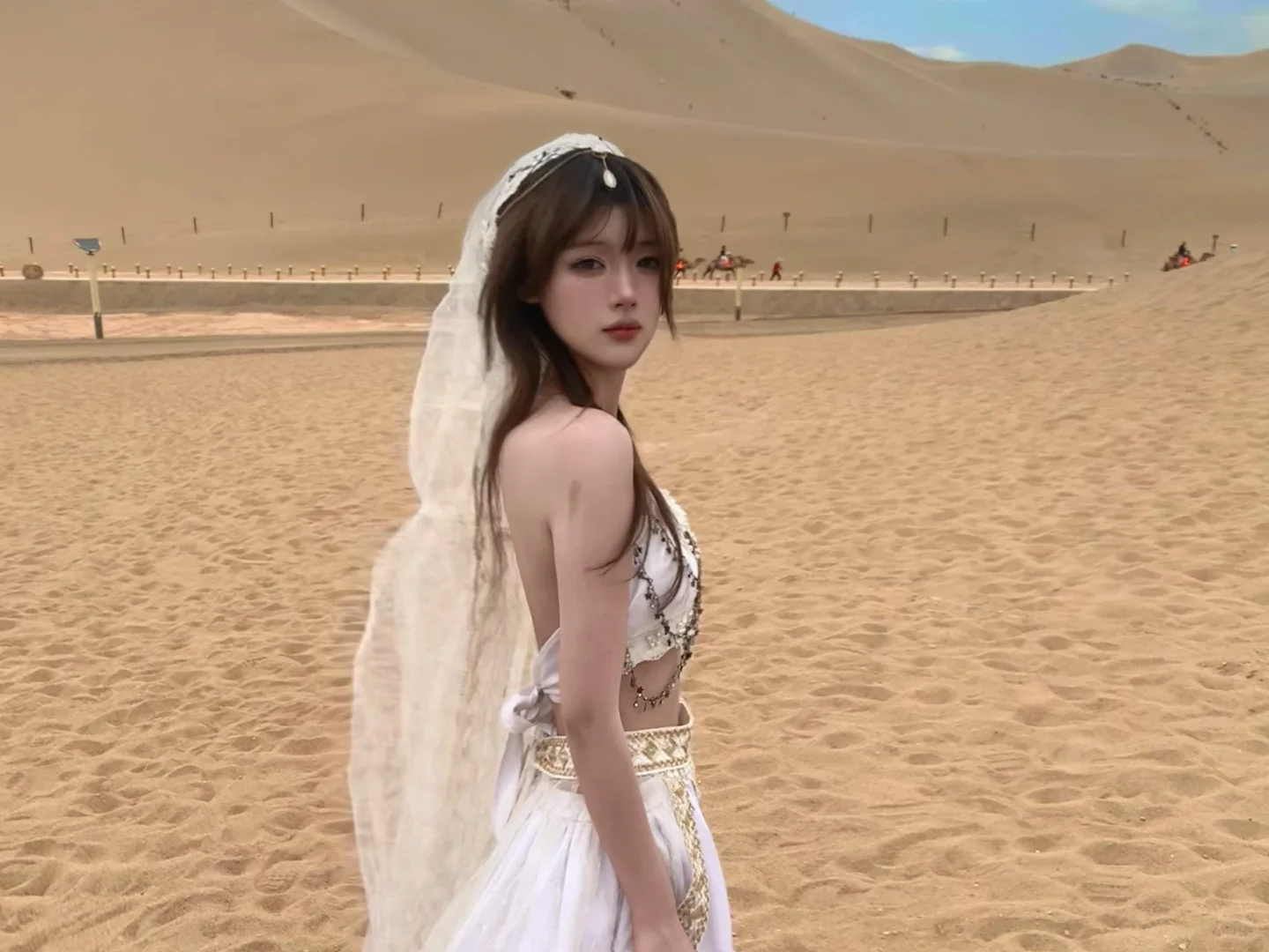 看一眼月牙泉 就回头