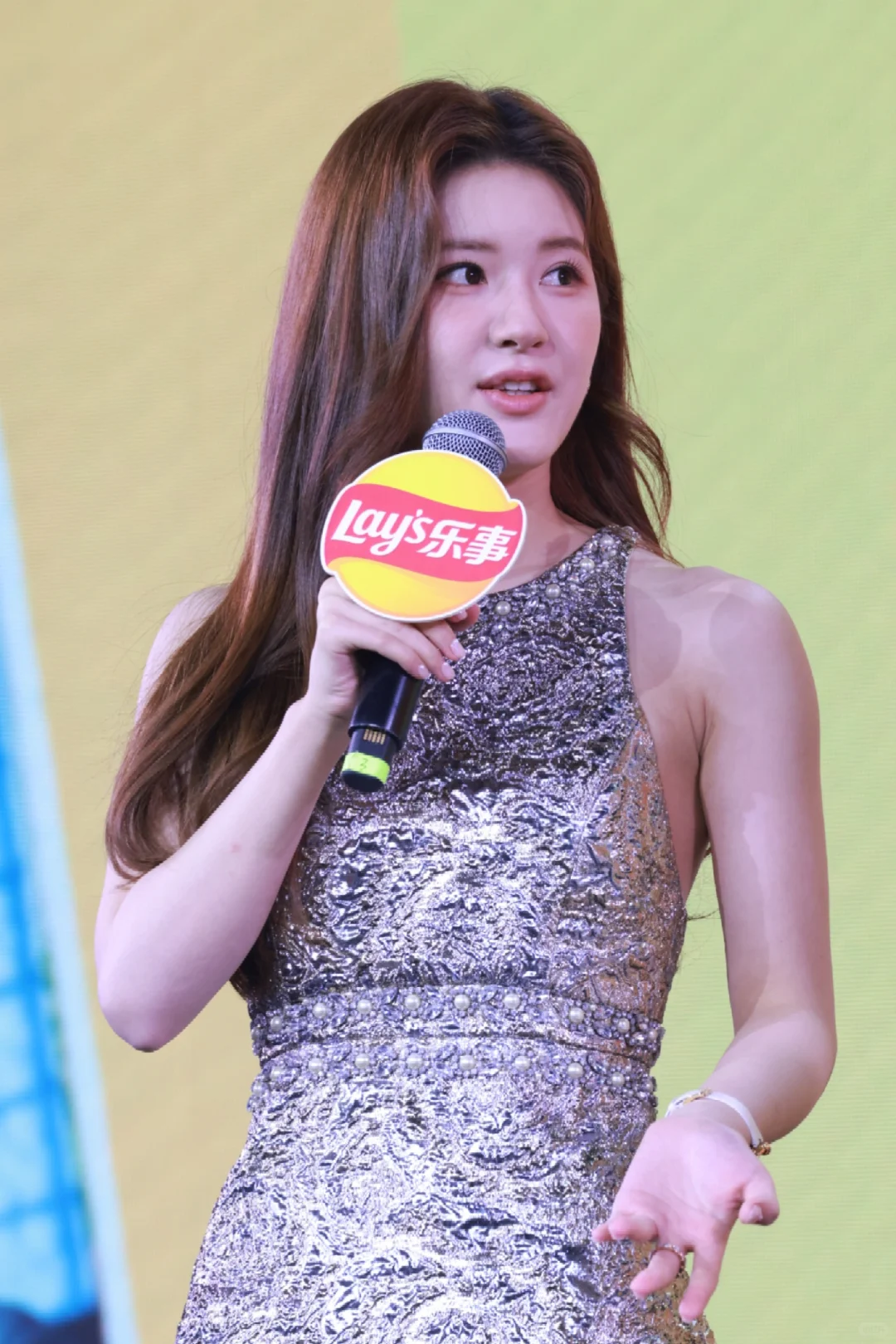 赵露思｜甜心变辣妹！这腿太杀了！🌶️