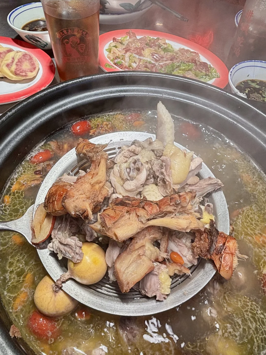 在广州吃到好吃的鸡煲。。简直易如反掌！！