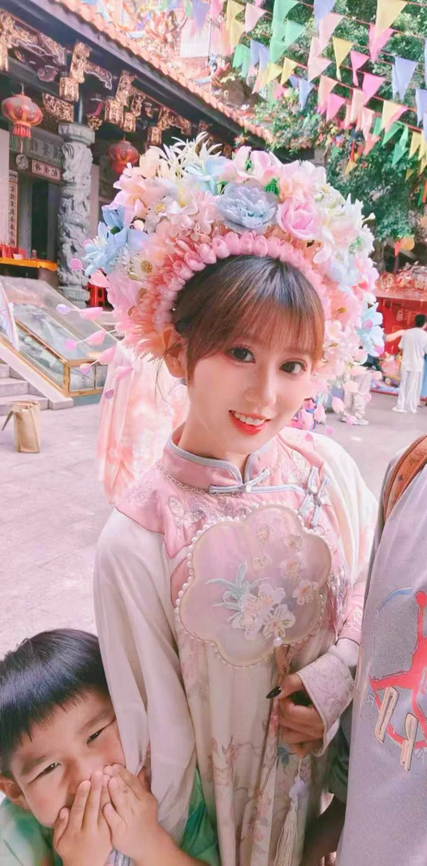 来蟳埔村当然要拍簪花啦