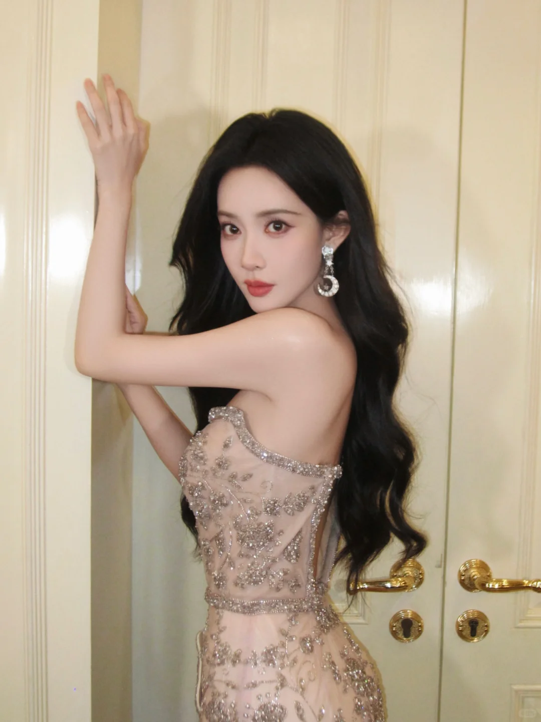 孟子义 女明星感站姿拍照巨显腿长