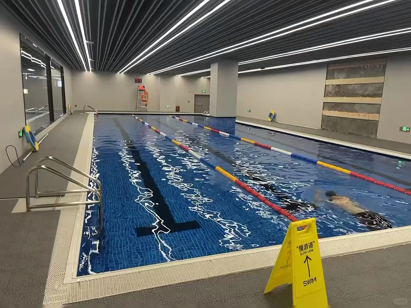 乌市女泳教 怕水女孩选我包赢🥇