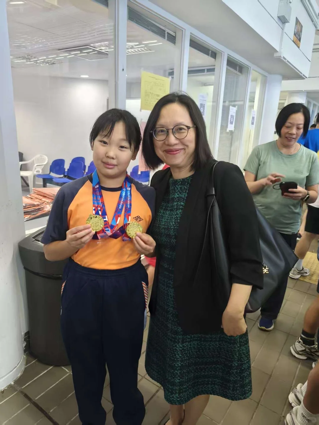 祝贺圣玛丽学校游泳比赛突破历史！