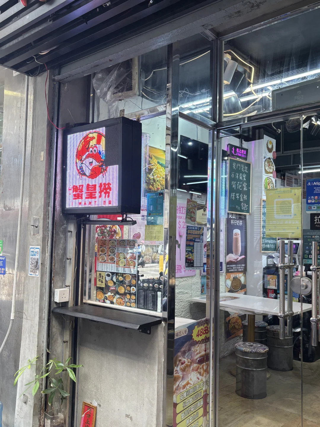 澳门现拆蟹黄盛宴 人均百元实现蟹香自由