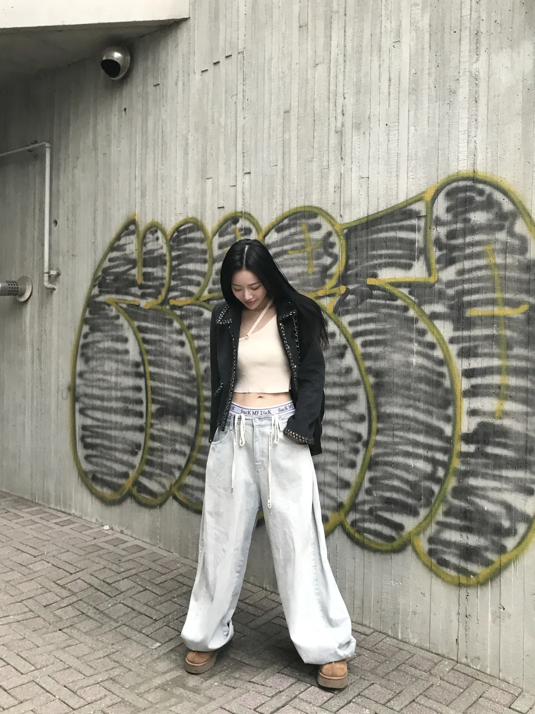 韩女街头风穿搭｜这条牛仔裤太显腿长了🤯