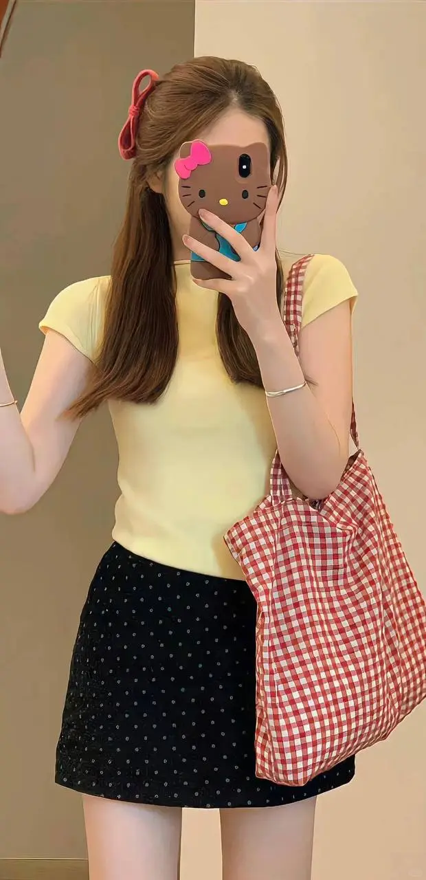 壁纸上新：4 K高清美女手机壁纸