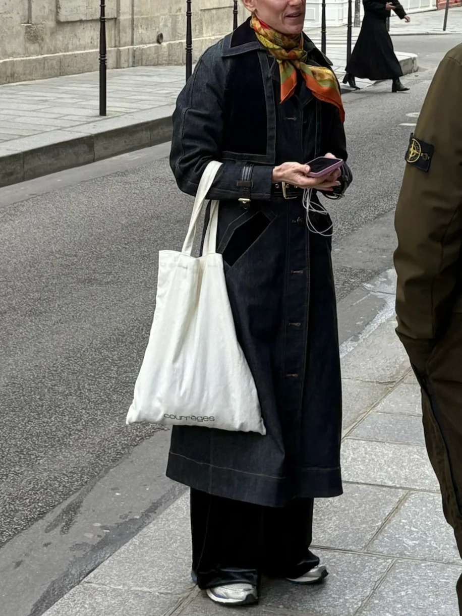 巴黎女孩儿街头路人穿搭 安静和灵动的