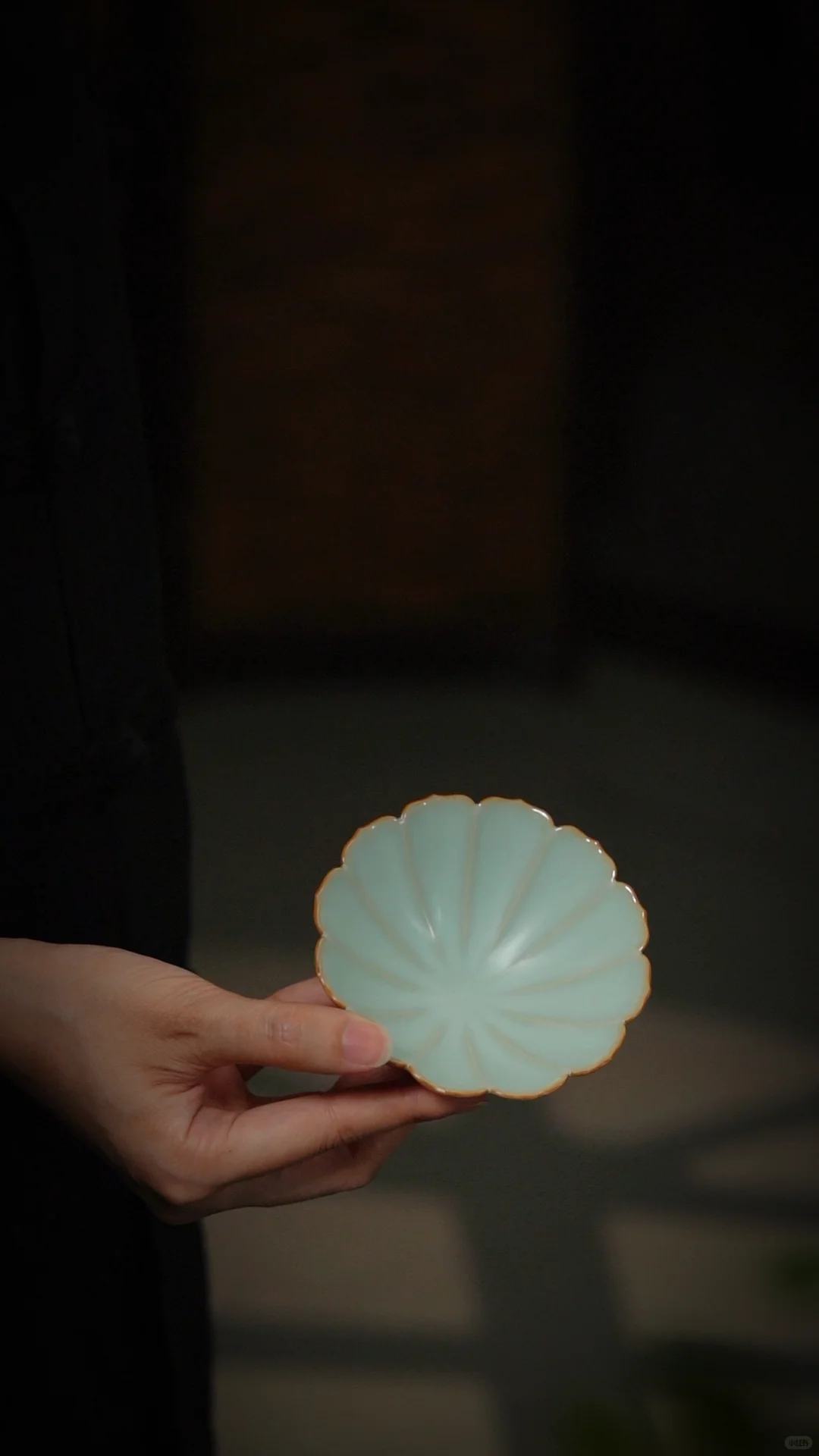 请您细品这款汝窑花口斗笠杯