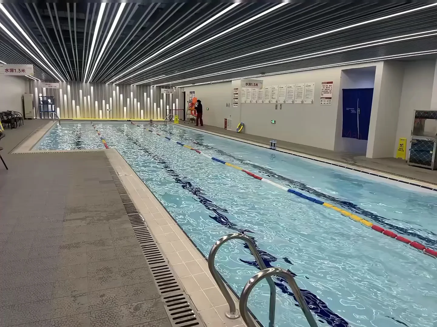 乌市女泳教 怕水女孩选我包赢🥇