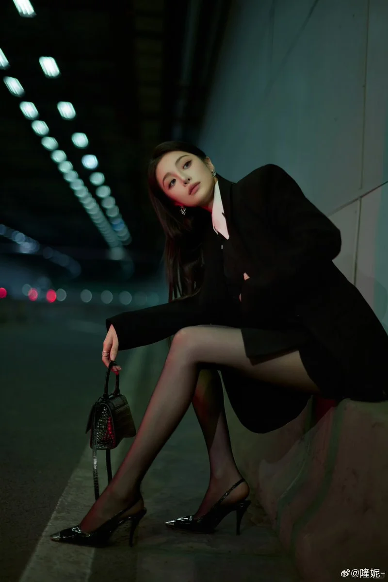 #隆妮 黑丝美腿细高跟