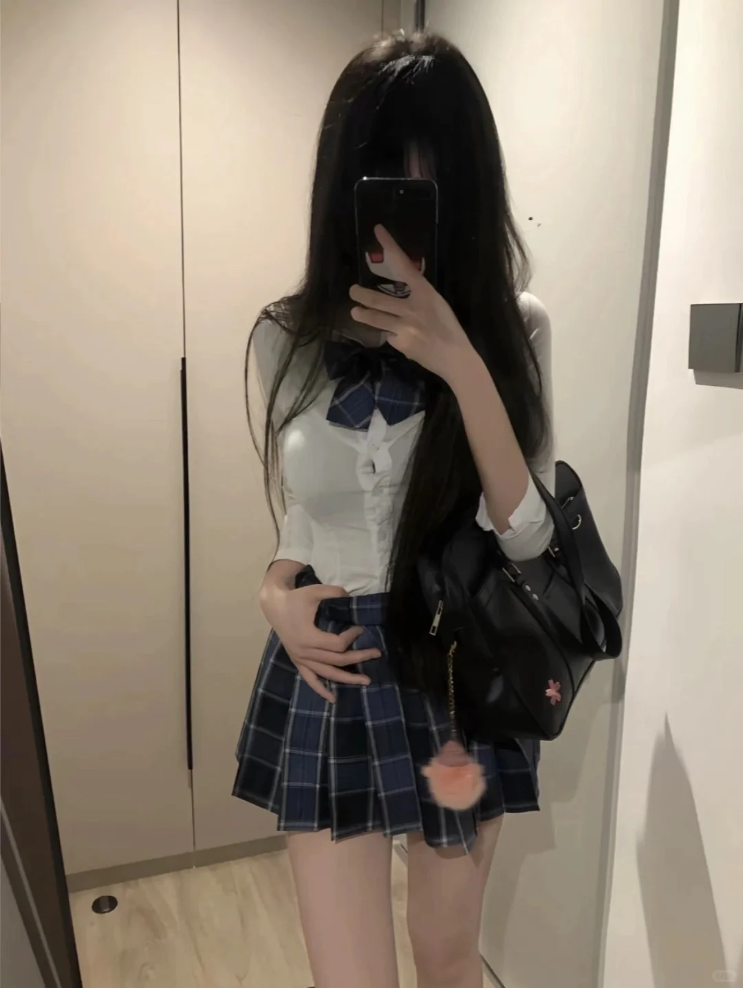 不露脸姿势📷。今天又是美美的一天