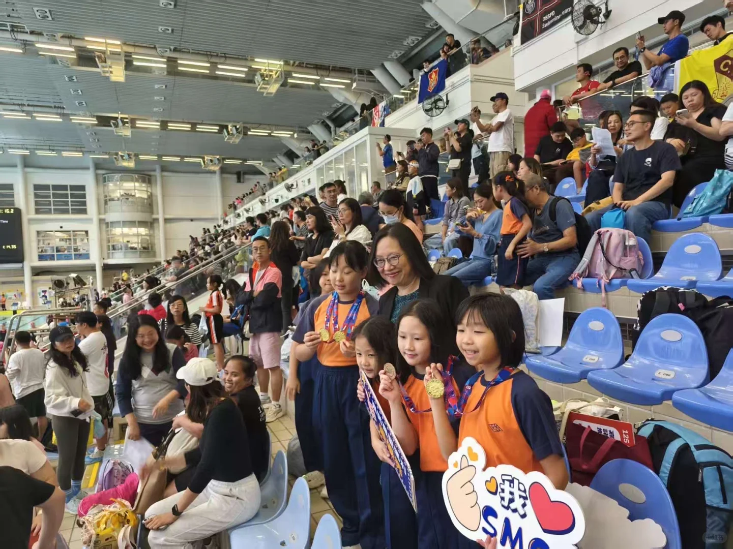 祝贺圣玛丽学校游泳比赛突破历史！