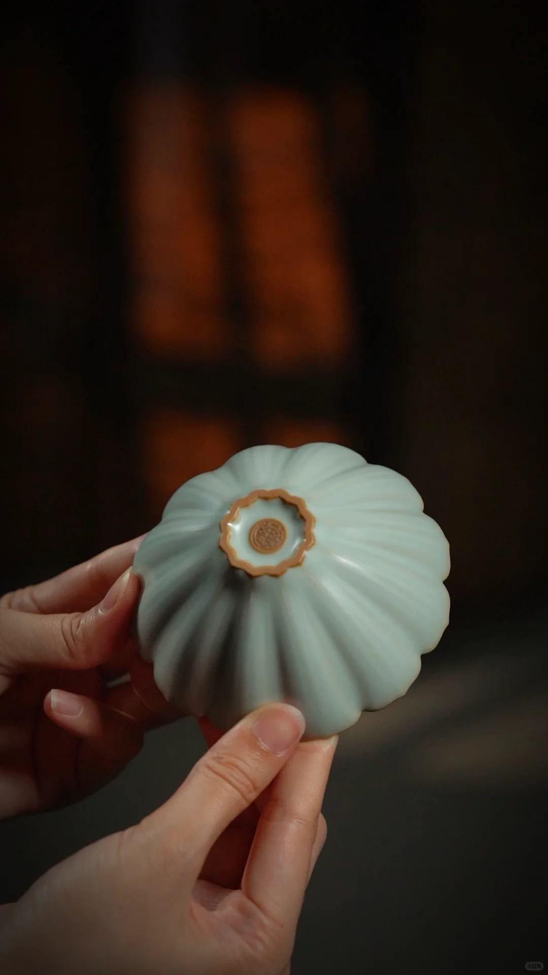 请您细品这款汝窑花口斗笠杯