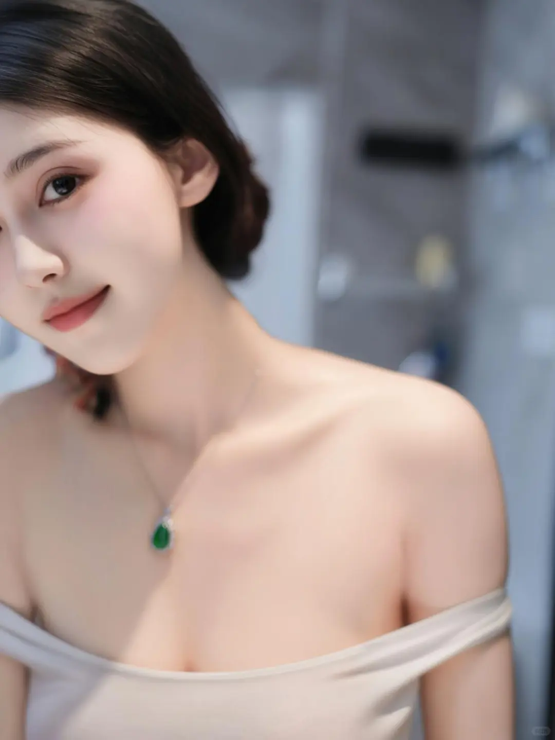 豪横的翡翠礼服美人