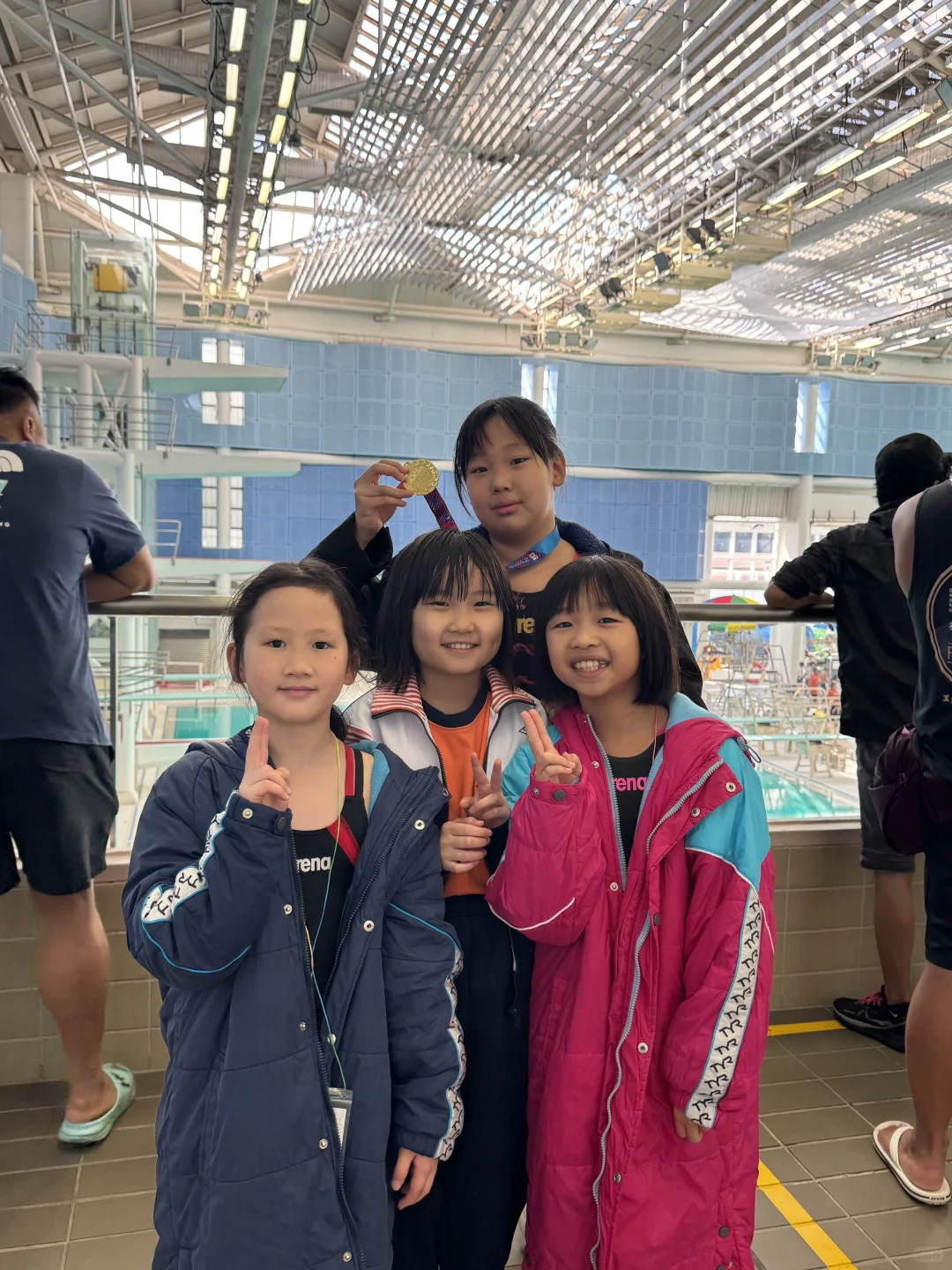 祝贺圣玛丽学校游泳比赛突破历史！