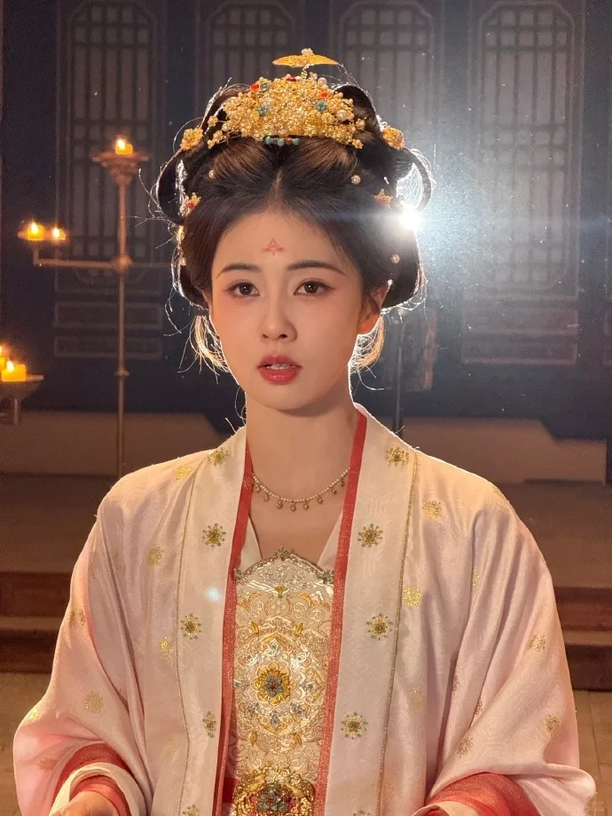 白鹿待播剧《唐宫奇案》李佩仪的30套造型