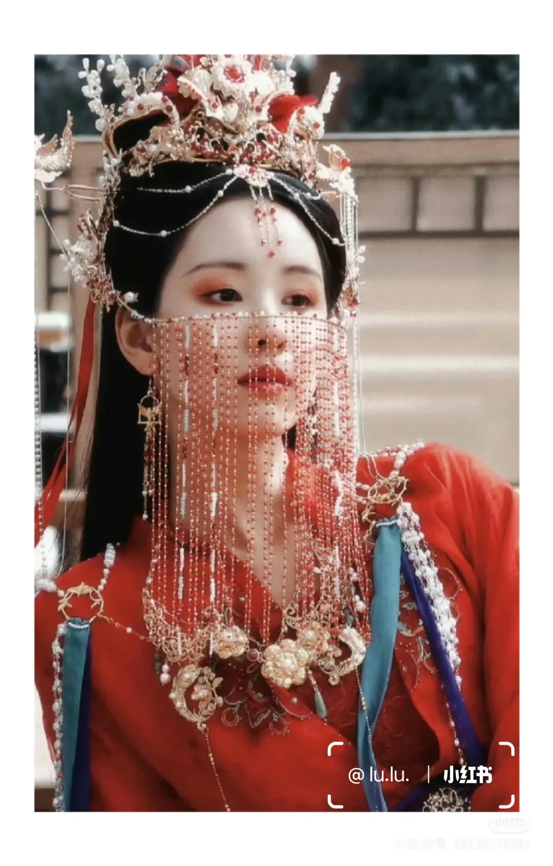 女明星穿红色汉服