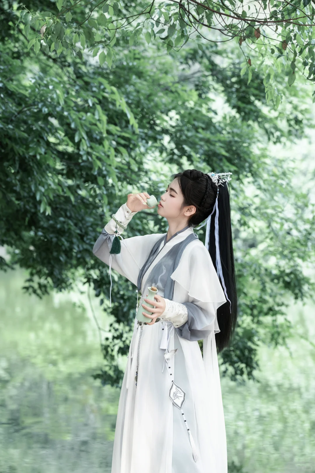 今日是化身潇洒仗剑的江湖女侠