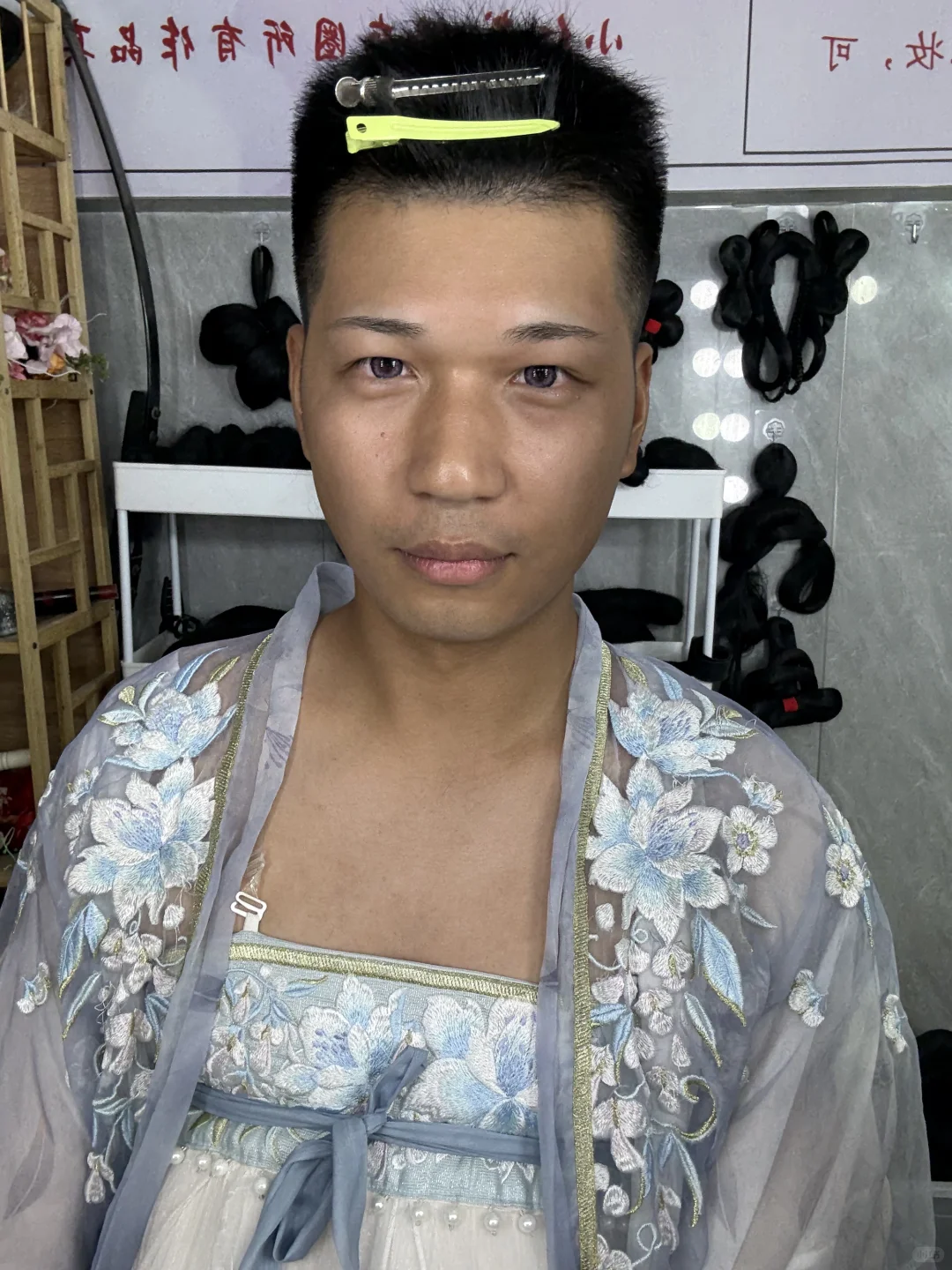 望仙汉服店男化女妆画成这样？避雷？