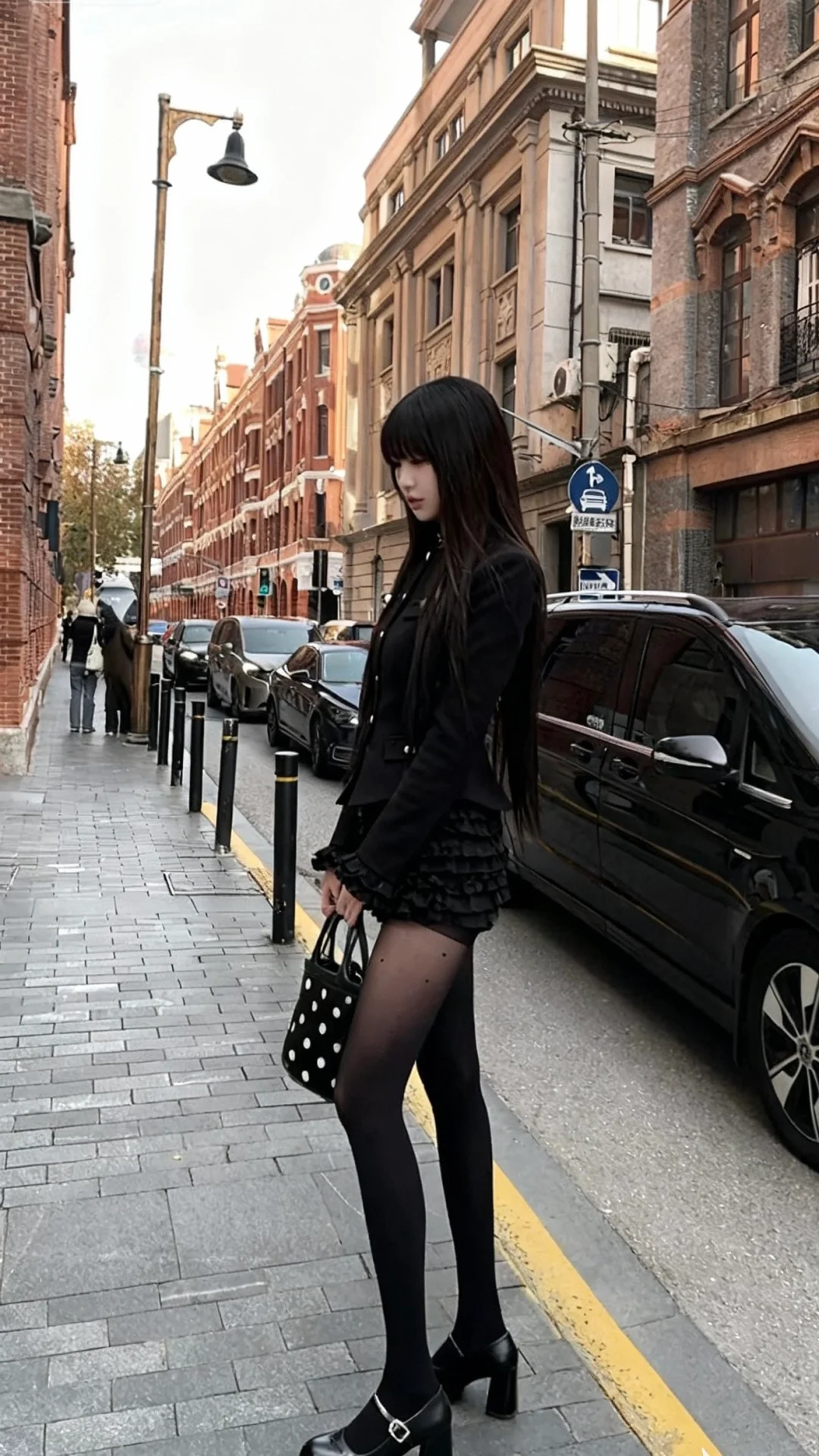 街头街拍机能风美女，酷感未来科技壁纸推荐