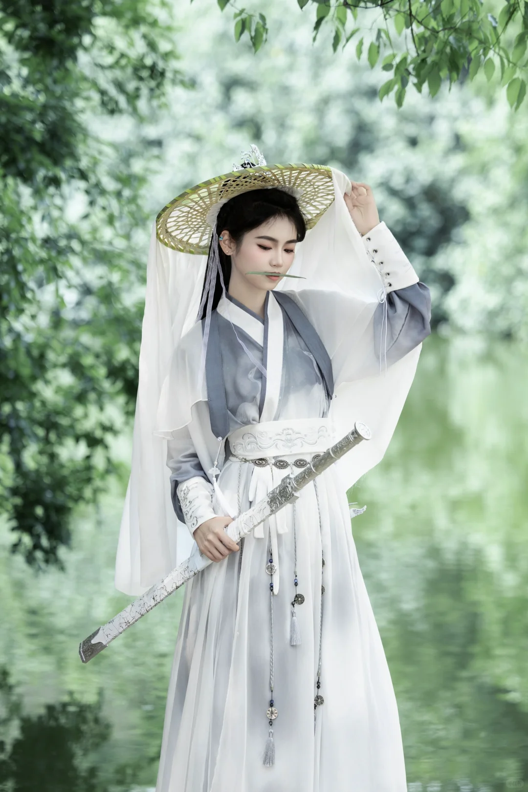 今日是化身潇洒仗剑的江湖女侠