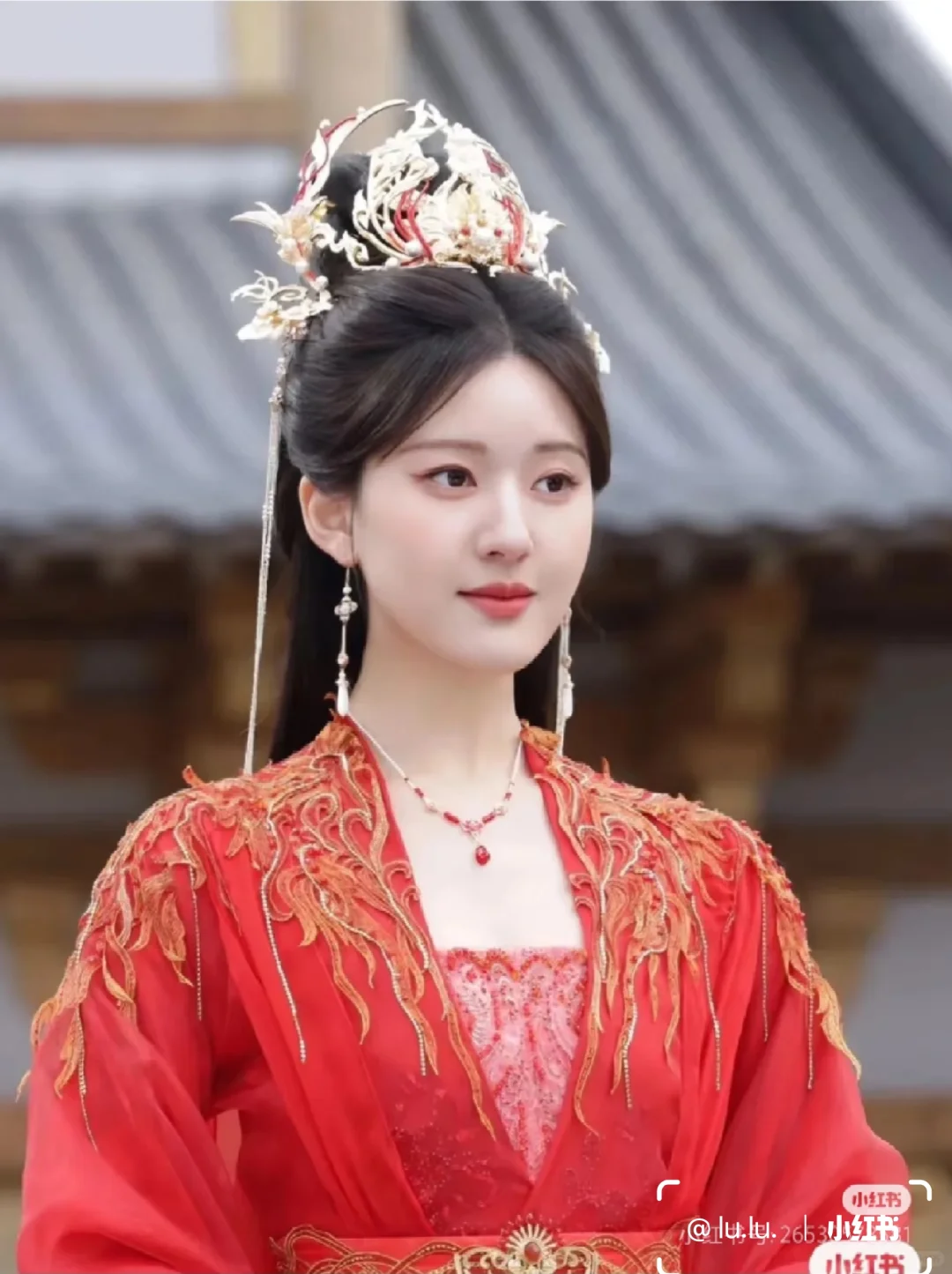 女明星穿红色汉服