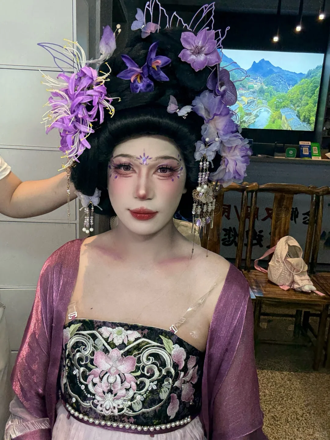 望仙汉服店男化女妆画成这样？避雷？