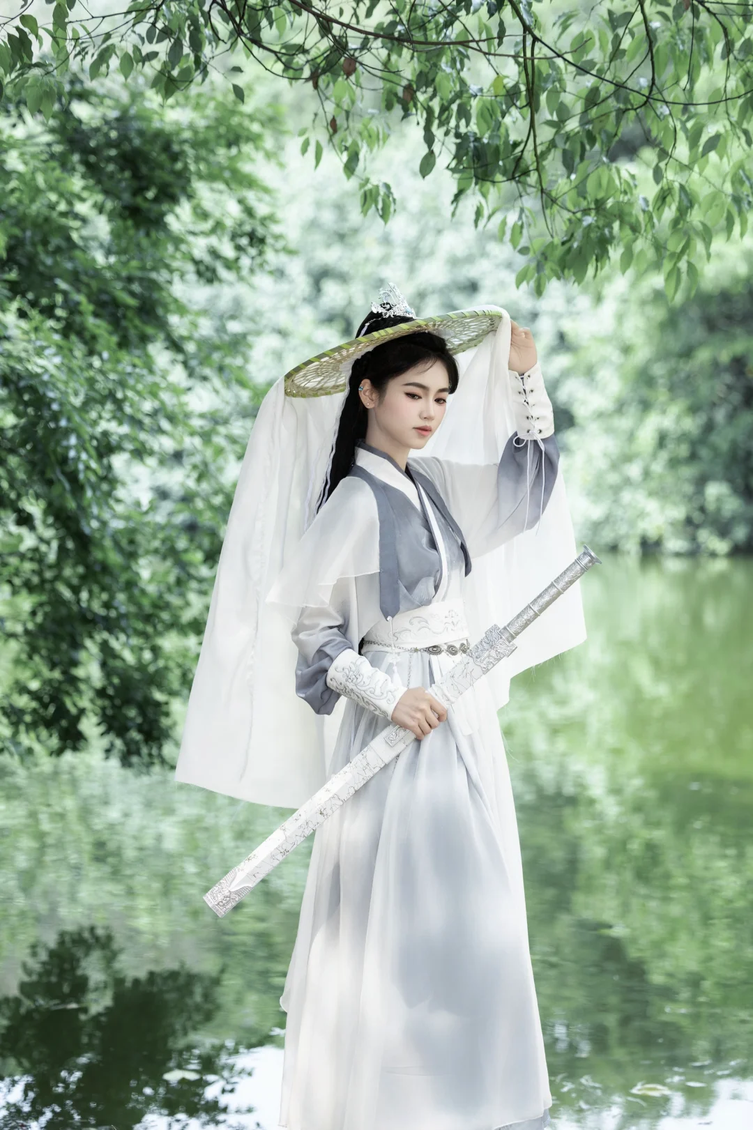 今日是化身潇洒仗剑的江湖女侠