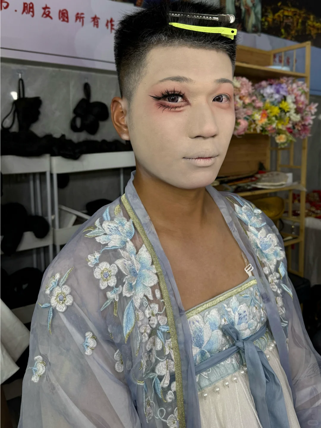 望仙汉服店男化女妆画成这样？避雷？