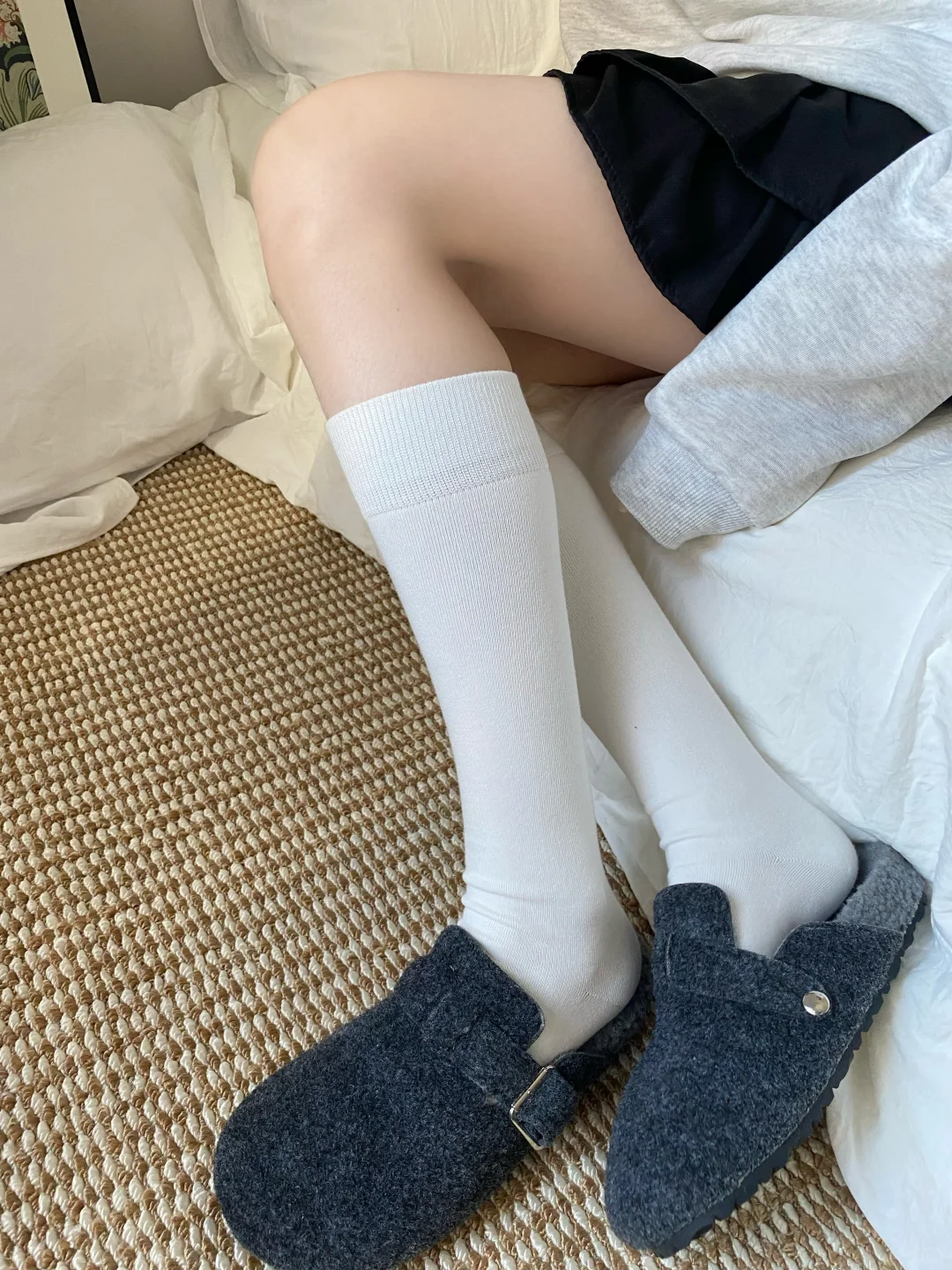 真的很爱奶白色小腿袜~带点纯欲又有少女感