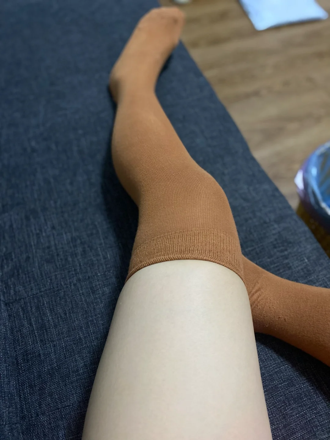 现在觉得过膝袜很友好