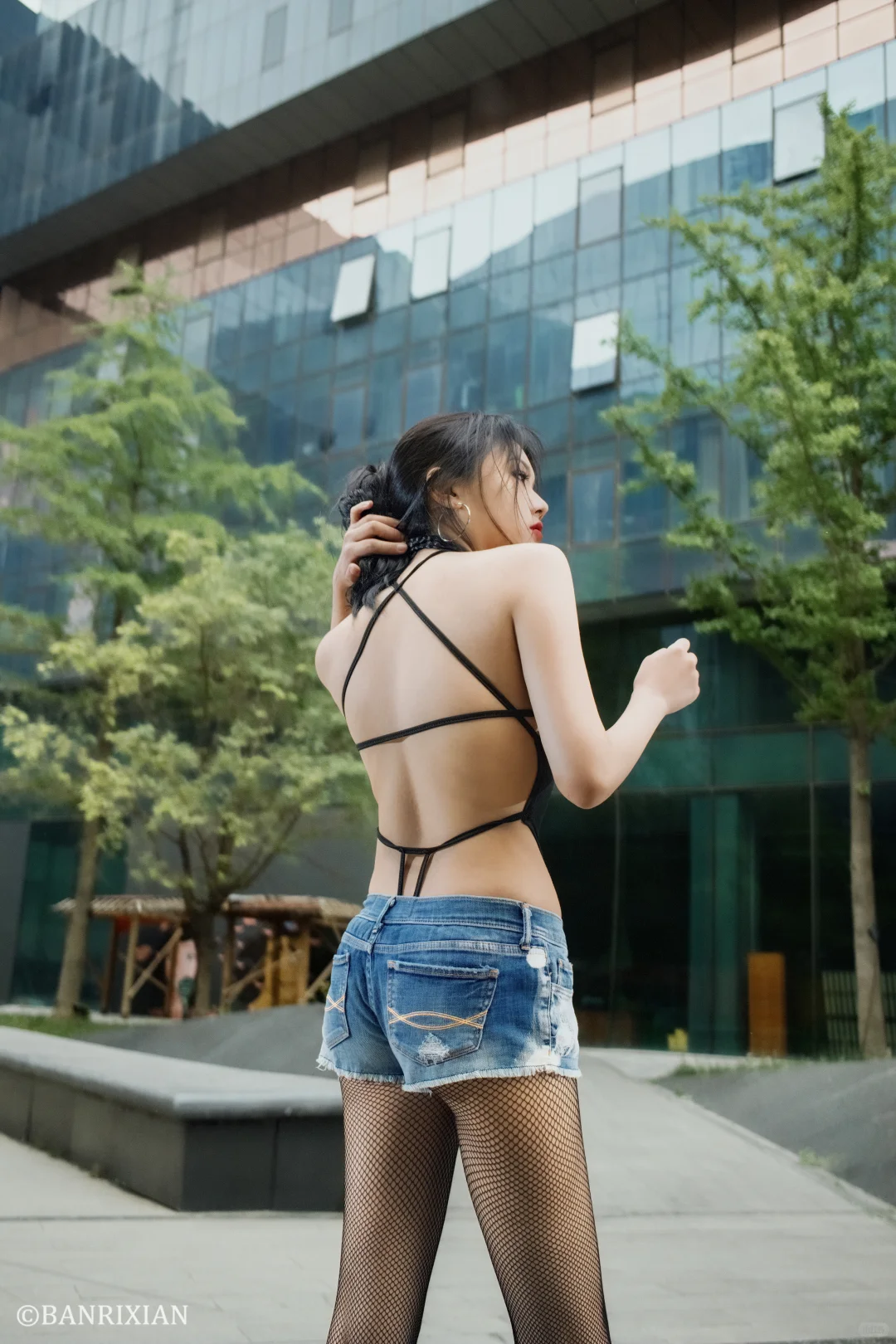 辣妹写真｜连体衣与牛仔短裤的炸街组合💥