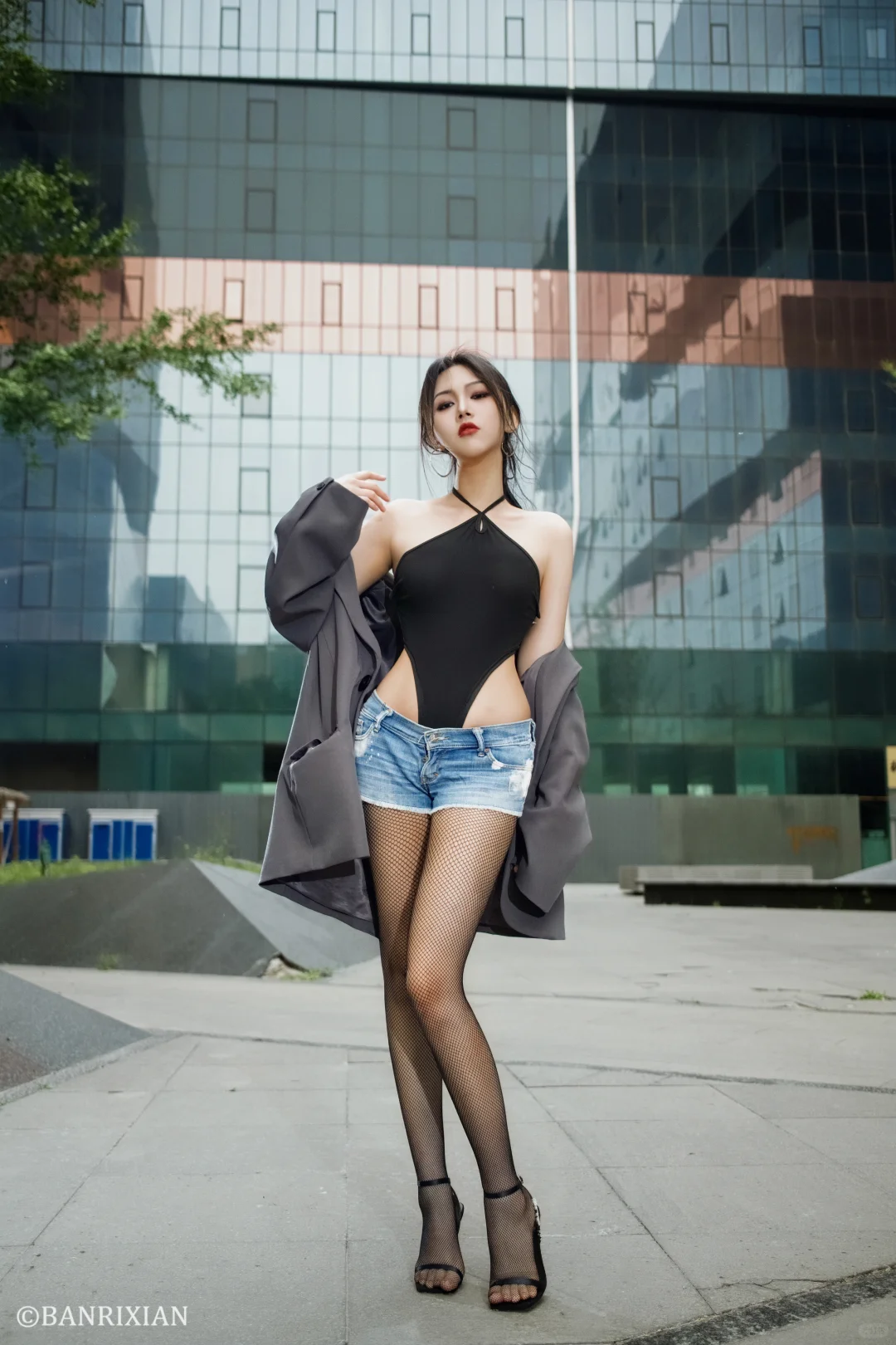 辣妹写真｜连体衣与牛仔短裤的炸街组合💥